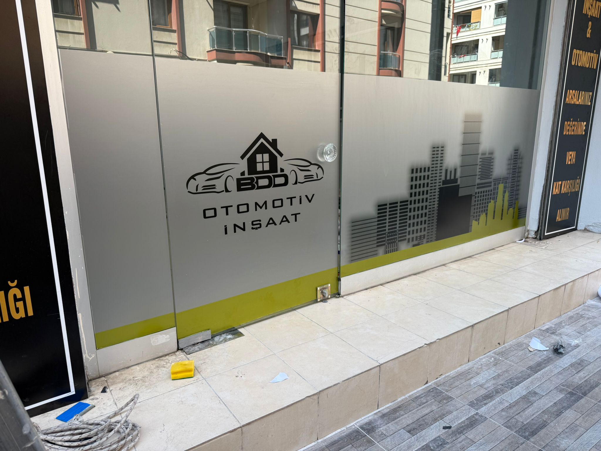 Buzlu Cam | Kumlama Baskı & Montaj